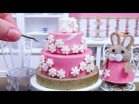 Edible Miniature Pink Chocolate and Daisy flower mini cake - Mini Food