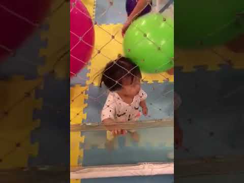 Heidi with balloons and mama