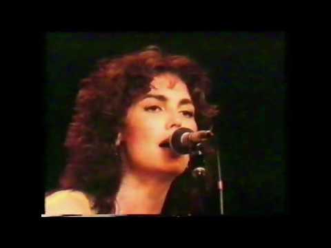 Racing in the street - Emmylou Harris - live 1984 (Bruce Springsteen)
