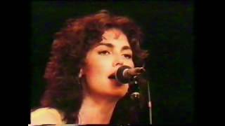Racing in the street - Emmylou Harris - live 1984 (Bruce Springsteen)