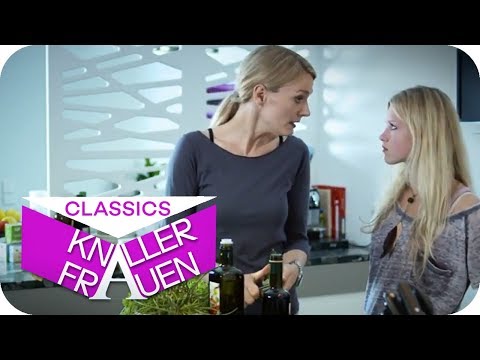 Wenn die Tochter ein Piercing haben will [subtitled] | Knallerfrauen mit Martina Hill