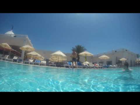 Soustředění na Kypru - V bazénu