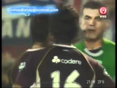 Patada de Mauro Camoranesi a Gastón Díaz Tigre 1 Lanús 0 Clausura 2012
