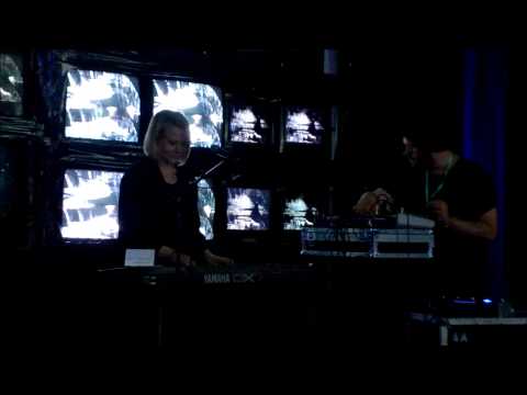 Femme En Fourrure - Watcher - Live at Flow Festival, Helsinki Aug  8, 2014