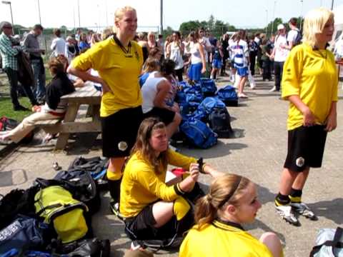 Feestje bouwen na toernooi in Almere (Reiger Boys MB1)