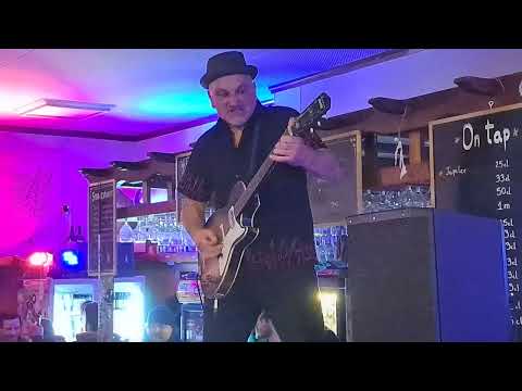 Hipbone Slim & The Kneejerks @Make Trouble event at Excelsior Brussels