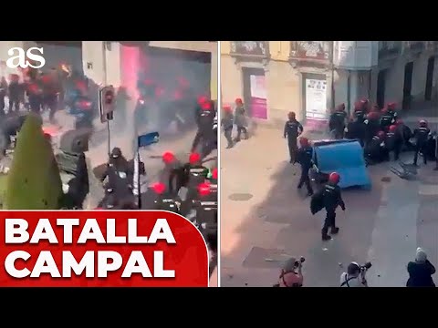 Batalla campal en Vitoria con motivo del Día de la Hispanidad: imágenes muy tristes