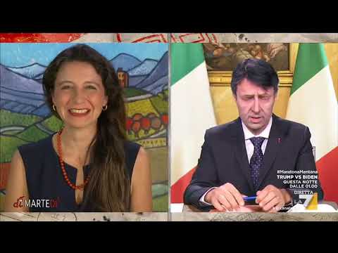 Neri Marcorè è Giuseppe Conte a DiMartedì: "Ha chiamato l'Europa e ho provato a buttargliela ...