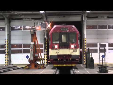 843.002-7 vyjíždí na první vlak Olomouc - Šumperk - Os 3623