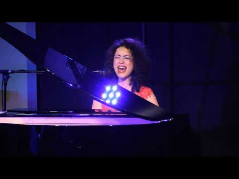 Maria Dangell "It's Raining Men" aus dem Live Konzert © 2017 in Berlin