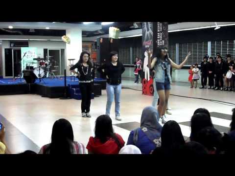 4 ISSUE (4minute cover) Change HuH I My Me Mine on Nihon Oriental Charity Event