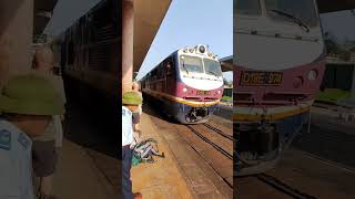 Train from Hue to Ninh Binh, Vietnam 🇻🇳