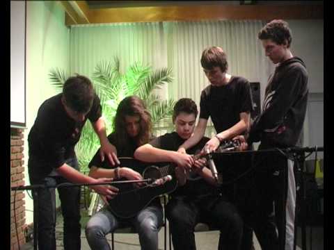 Somebody that I used to know - 5 People ONE guitar