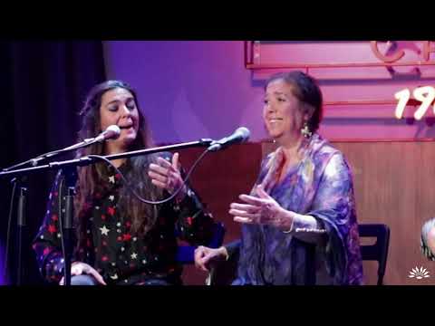 Lole Montoya junto a Alba Molina y Joselito Acedo en el Café Berlín