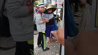 Download lagu Seorang anak pemulung Difabel rajin bantu ibu nyari rongsok#berbagi#shorts mp3