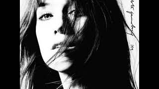 Charlotte Gainsbourg  _ L'un part l'autre reste
