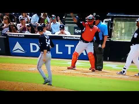 Russel Wilson full Yankees at bat