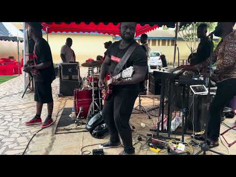 Madamfopa beko was perform  live by band