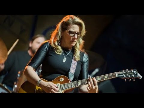Susan Tedeschi on Bonnie Raitt's "I Cant Make You Love Me" 11/29/22 Boston, MA