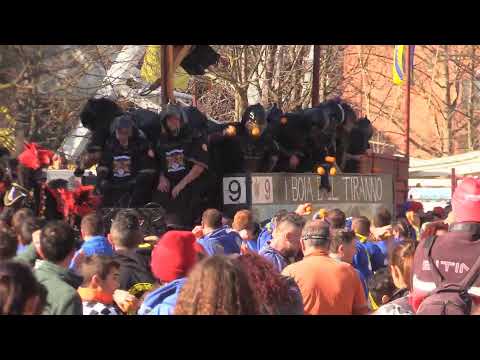 Storico Carnevale di Ivrea 2025 - Battaglia delle arance lunedì 3 marzo - Credendari