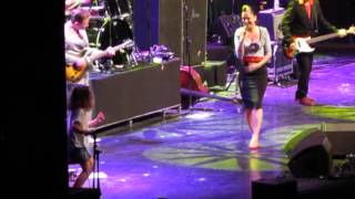 Imelda May singing & dancing with a girl named Yaz on stage in Istanbul