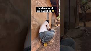 Download lagu Wait and see how he picked up the whole monee¥¥¥ #branix #funny #reels #funnyvideos #viralvideo mp3