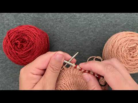 Colourwork knitting with yarn in each hand