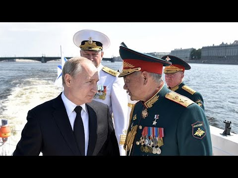 شاهد بوتين يشارك في احتفالات يوم البحرية الروسي في سانت بطرسبرغ…