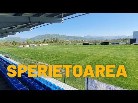 Stadionul din Recea a devenit o „sperietoare” » Vremea proastă îl transformă într-un câmp de luptă