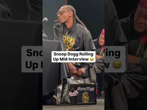 Snoop Dogg Rolling One Up Mid-Interview 🤣