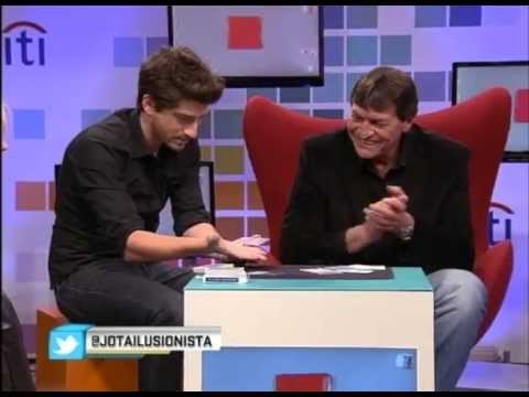 El DT Falcioni se ríe y sorprende con JOTA en Pura Química