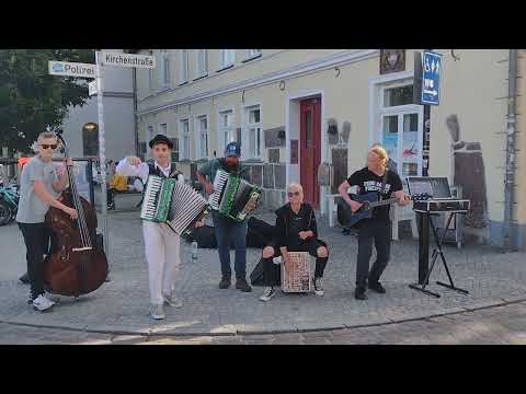 Straßenmusik Session in Warnemünde ft. Max Nadzeika