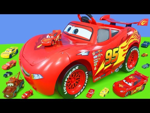 Vídeo relacionado con Disney Sudadera con capucha de Cars Lightning McQueen para niños, rosso, 4-5 años
