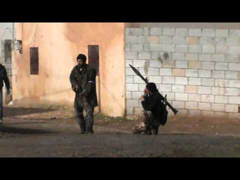 التجهيز لاقتحام أحد حواجز النظام في قرية معان في ريف حماة من قبل كتيبة شباب الإسلام