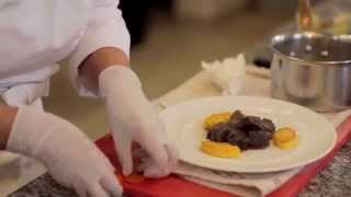 preview picture of video 'Reine Sammut - Joue de boeuf en daube au citron, galettes de polenta - Déc. 2014'