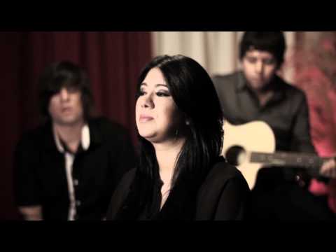 EN LA CRUZ - HILLSONG  (Laura Rojas cover acustico)