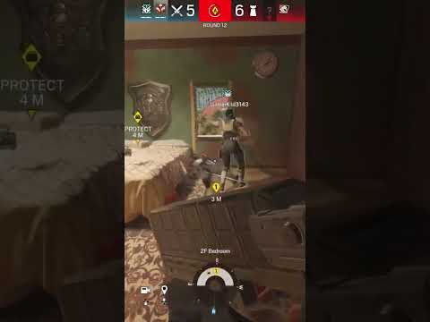 Bro has good reflexes #r6le #rainbow6siege #gaming #rainbowsixsiegeclips #r6hub #rainbowsix