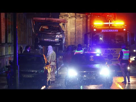 德國汽車撞向行人區，至少5人死亡。 (At least five killed as car ploughs into pedestrian zone in Germany)