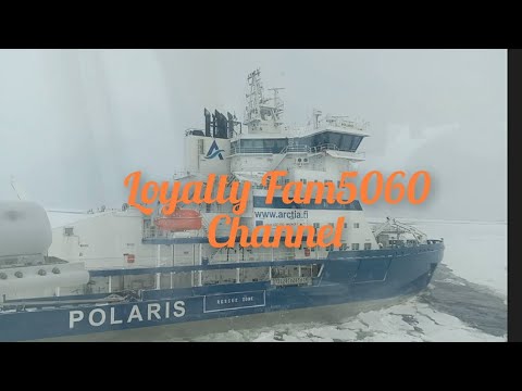 Ice breaker Polaris in action.
