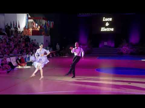Danza Sportiva a Caorle!! Elettra Paniccia e Luca Santoro nel loro show "ricordando gli anni 60'"!!