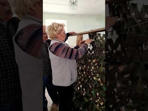 БЫСТРО НАУЧИЛИСЬ ОПЛЕТАТЬ МАСКИРОВОЧНЫЕ СЕТИ