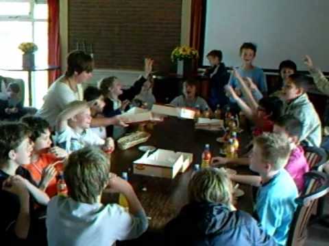 2009-04-25_so soest d2 kampioen voorjaar 2009 - feestje in de kantine (25 april 2009)