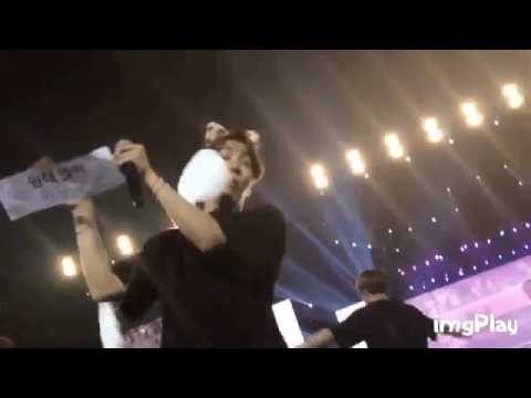 170507 J-HOPE ACCIDENTALY HIT BY FAN 😢 PLEASE BE CAREFULL GUYS😢 WINGS TOUR IN MANILA DAY 2