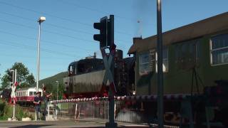 preview picture of video 'Dampfzug-Dampflok bei der Abfahrt in Blumberg mit Lok 93 1360 - Wutachtalbahn'