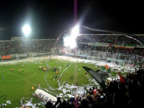 "Salida de Banfield conra Racing.MPG" Barra: La Banda del Sur &bull; Club: Banfield
