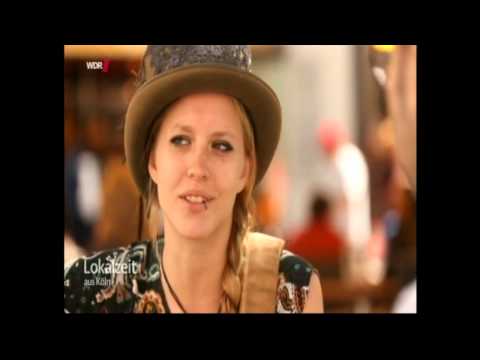 Cynthia Nickschas "Na ja, uns fehlt´s an Liebe hier in dieser Welt"