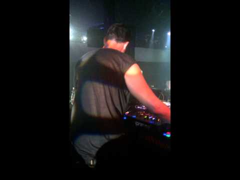 Dubfire plays 'Grasso & Maxim - Elysium (Marc Galindo Remix)'