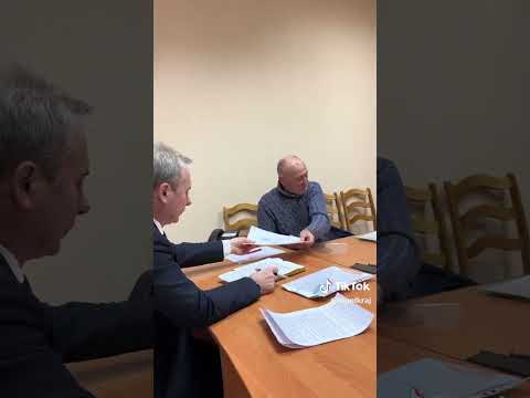 Депутат Палаты представителей Национального собрания Республики Беларусь Виктор Азарёнок сегодня проводит прямую телефонную линию и прием граждан