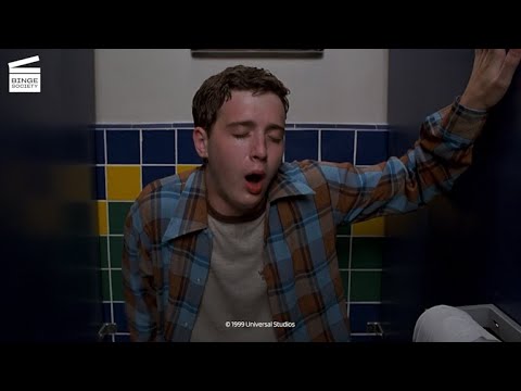 American Pie : Un moment gênant aux toilettes CLIP HD