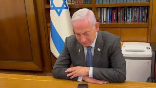 ראש הממשלה בנימין נתניהו שוחח עם הורי החטופות ששוחררו משבי חמאס (עדכוני משרד ראש הממשלה) - התמונה מוצגת ישירות מתוך אתר האינטרנט יוטיוב. זכויות היוצרים בתמונה שייכות ליוצרה. קישור קרדיט למקור התוכן נמצא בתוך דף הסרטון